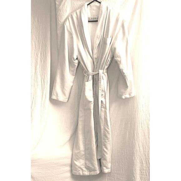 🆕NEW LISTING🆕 The Robe Works - Picture 2 of 10